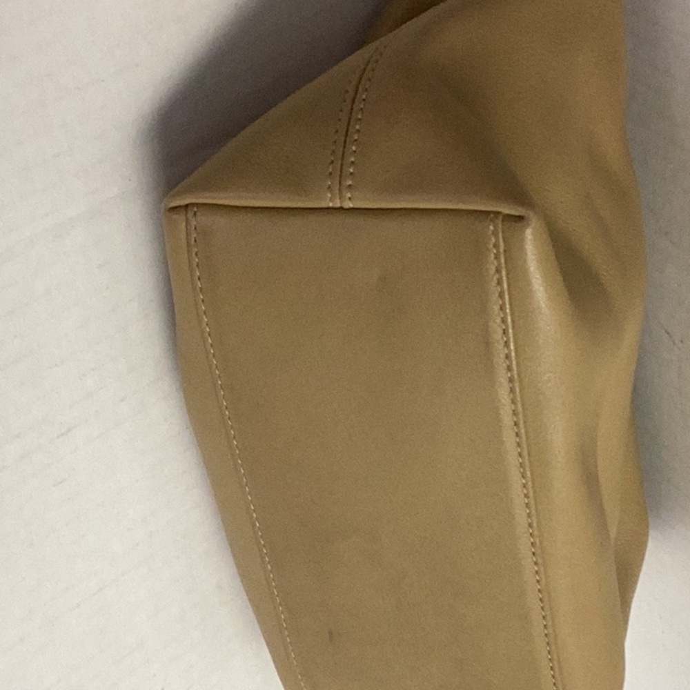 Coach Beige and Cream Leather Shoulder Bag - Picture 14 of 16